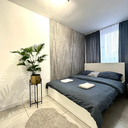 Moonlight ~ Self Check-in 24 ~ Parking & Lift Apartment