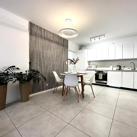 Moonlight ~ Self Check-in 24 ~ Parking & Lift Apartment Wroclaw