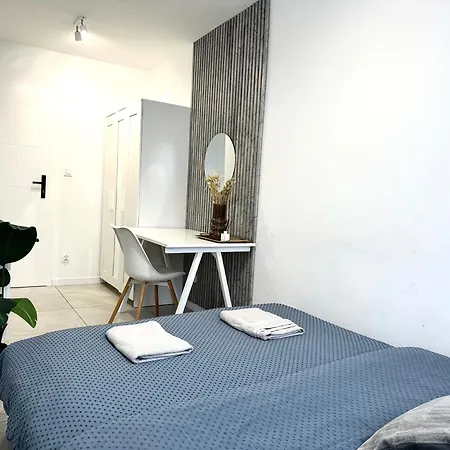 Moonlight ~ Self Check-in 24 ~ Parking & Lift Apartment